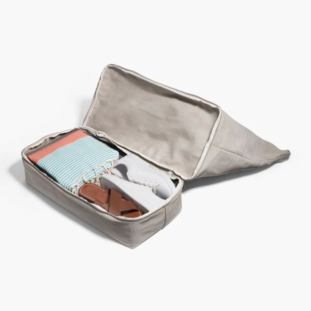 Lo & Sons Cataline Deluxe Small Weekender Bag / Duffel  in Dove Grey - Picture 2 of 15